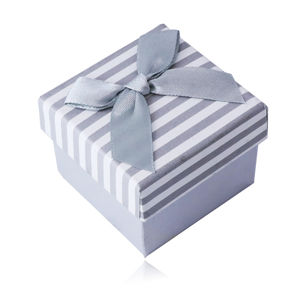 Bílo-šedá dárková krabička na prsten nebo náušnice - proužkovaný vzor s mašličkou