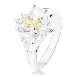 Blýskavý prsten ve stříbrném odstínu, rozdělená ramena, žluto-čirý květ - Velikost: 59