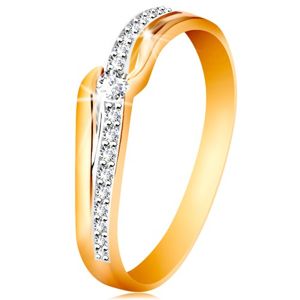 Blýskavý zlatý prsten 585 - čirý zirkon mezi konci ramen, zirkonová vlnka - Velikost: 60
