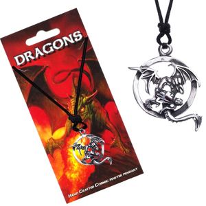Černý šňůrkový náhrdelník s letícím drakem v obruči
