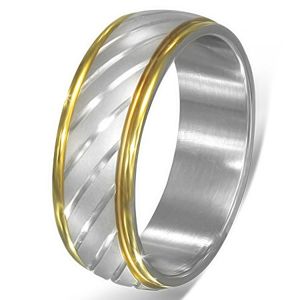 Dvoubarevný ocelový prsten - šikmé stříbrné zářezy a zlatý lem - Velikost: 70