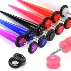 Fake expander z UV akrylu - Barva piercing: Červená
