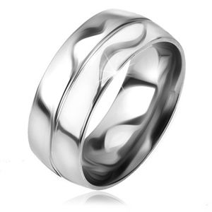 Lesklý a hladký prsten z oceli, stříbrná barva, ozdobný zářez ve středu - Velikost: 62