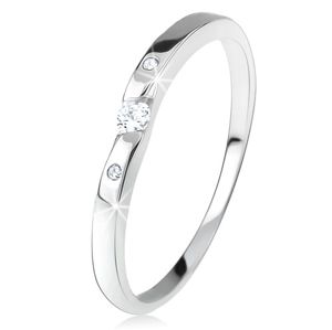 Lesklý prsten s čirými zirkony, zakřivená ramena, ze stříbra 925 - Velikost: 47