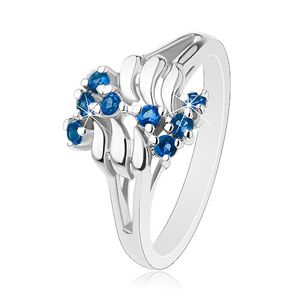 Lesklý prsten, stříbrný odstín, vlnky, kulaté blýskavé zirkony, cik-cak vzor - Velikost: 55, Barva: Modrá