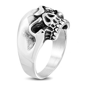 Masivní ocelový prsten, patinovaná lebka s rozzlobeným výrazem - Velikost: 63