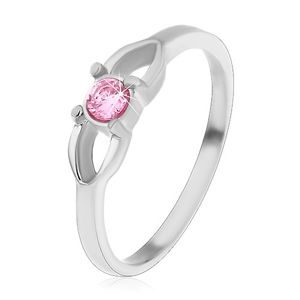 Ocelový dětský prsten, kontura mašličky a kulatý růžový zirkon uprostřed - Velikost: 50