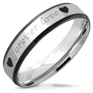 Ocelový prsten - nápis "forever love" a srdíčka, černé zkosené hrany, 5 mm - Velikost: 57