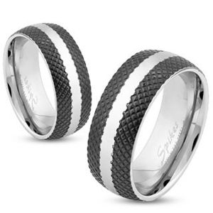 Ocelový prsten s černým mřížkovaným povrchem, lesklý pás stříbrné barvy, 8 mm - Velikost: 64