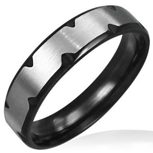 Ocelový prsten s černými zářezy - Velikost: 57