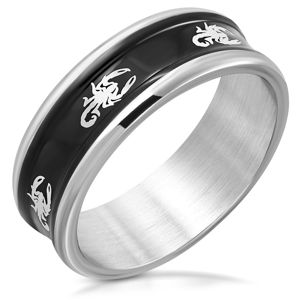 Ocelový prsten s jemně vyvýšenými hranami - černý pás, štíři, 8 mm - Velikost: 64