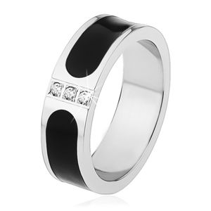 Ocelový prsten, stříbrná barva, černý glazovaný pás, tři čiré zirkony - Velikost: 53