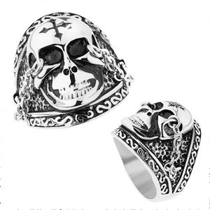 Ocelový prsten stříbrné barvy, lesklá lebka s křížem, řetízky, patina - Velikost: 68
