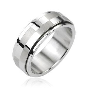 Ocelový prsten stříbrné barvy, otáčecí středový pás s motivem šachovnice - Velikost: 69