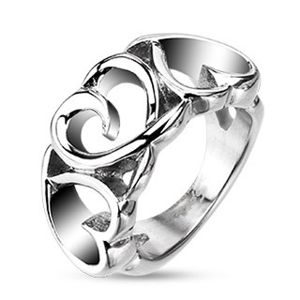 Ocelový prsten - tři vyříznutá srdíčka - Velikost: 56