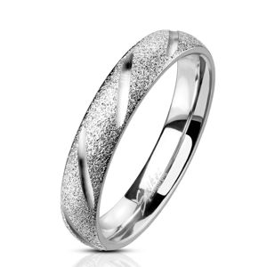 Ocelový prstýnek ve stříbrné barvě s pískováním - se šikmými hladkými zářezy, 4 mm - Velikost: 57