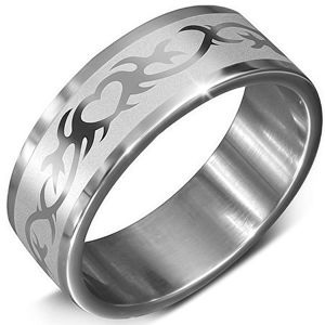 Ocelový prstýnek ve stříbrné barvě s potiskem srdce v ornamentu - Velikost: 61