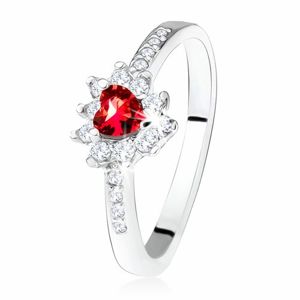 Prsten s červeným zirkonovým srdíčkem, drobné čiré zirkony, stříbro 925 - Velikost: 57
