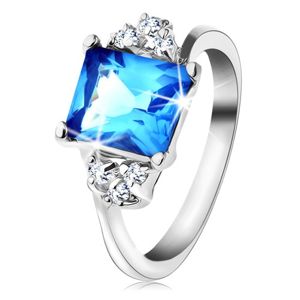Prsten s lesklými rameny a obdélníkovým zirkonem světle modré barvy - Velikost: 62