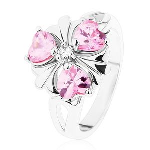 Prsten stříbrné barvy, blýskavý kvítek s růžovými srdíčkovitými zirkony - Velikost: 51