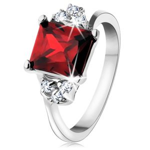 Prsten ve stříbrné barvě, obdélníkový červený zirkon, čiré zirkonky - Velikost: 52