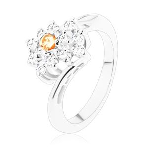 Prsten ve stříbrném odstínu, obdélník se světle oranžovými a čirými zirkony - Velikost: 51