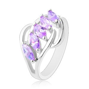 Prsten ve stříbrném odstínu, světle fialová zirkonová zrnka, lesklé oblouky - Velikost: 53