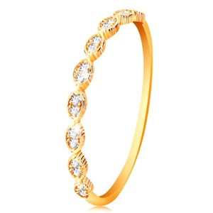 Prsten ve žlutém 14K zlatě - pospojovaná zrnka se vsazenými zirkonky - Velikost: 50
