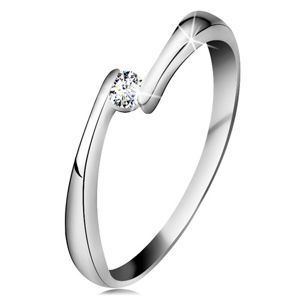 Prsten z bílého 14K zlata - čirý diamant mezi zúženými konci ramen - Velikost: 55