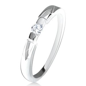 Prsten z čirým kulatým zirkonem, trojúhelníkové výřezy, stříbro 925 - Velikost: 57