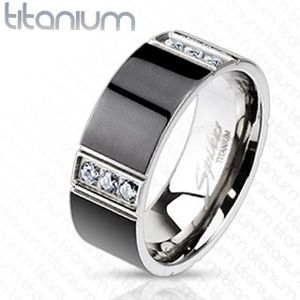 Prsten z titanu předělený čtyřmi řadami čirých zirkonů - Velikost: 70