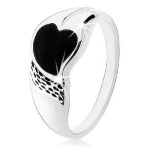 Prsten ze stříbra 925, asymetrické srdíčko z černého onyxu, drobné zářezy - Velikost: 50