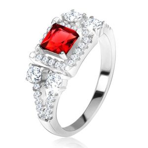 Prsten ze stříbra 925, červený čtvercový kámen, zirkonové "V" - Velikost: 50
