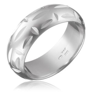 Prsten ze stříbra 925 - lesklé zářezy, kolmo uložené prohlubinky - Velikost: 64