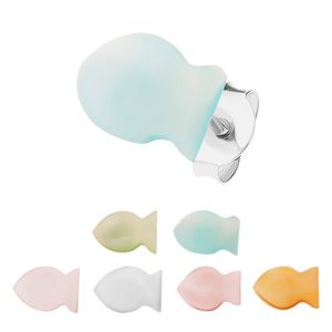 Stříbrné 925 náušnice, barevné perleťové rybičky, hladký plochý povrch - Barva: Bílá
