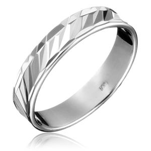 Stříbrný prsten 925 - diagonální prohlubně, členitý obvod - Velikost: 49