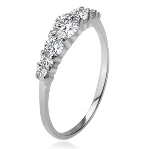 Stříbrný prsten 925, větší a menší čiré zirkony v kotlících - Velikost: 50