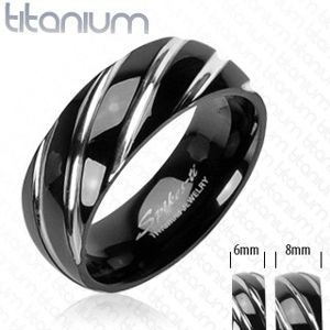 Titanový prsten černé barvy - úzké šikmé zářezy ve stříbrném odstínu - Velikost: 72