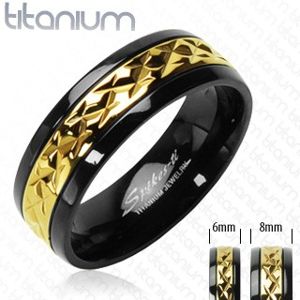 Titanový prsten černý se vzorovaným pruhem zlaté barvy - Velikost: 50