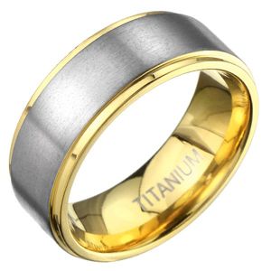 Titanový prsten ve zlaté barvě s matným stříbrným pásem - Velikost: 67