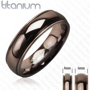 Titanový snubní prsten s vroubkovaným okrajem barva kávy - Velikost: 70