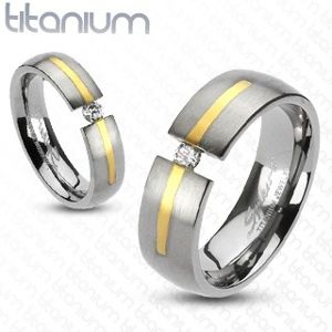 Titanový stříbrný prsten - zlatý proužek, zirkon - Velikost: 68