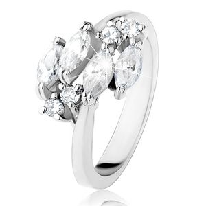 Třpytivý prsten stříbrné barvy, čiré zrnkovité a kulaté zirkonky - Velikost: 58