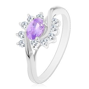 Třpytivý prsten ve stříbrné barvě, světle fialový oválný zirkon, čiré oblouky - Velikost: 49
