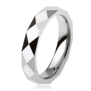 Wolframový prsten ocelově šedé barvy, geometricky broušený povrch - Velikost: 55