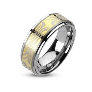 Wolframový prsten s pruhem zlaté barvy a zebřím motivem - Velikost: 62